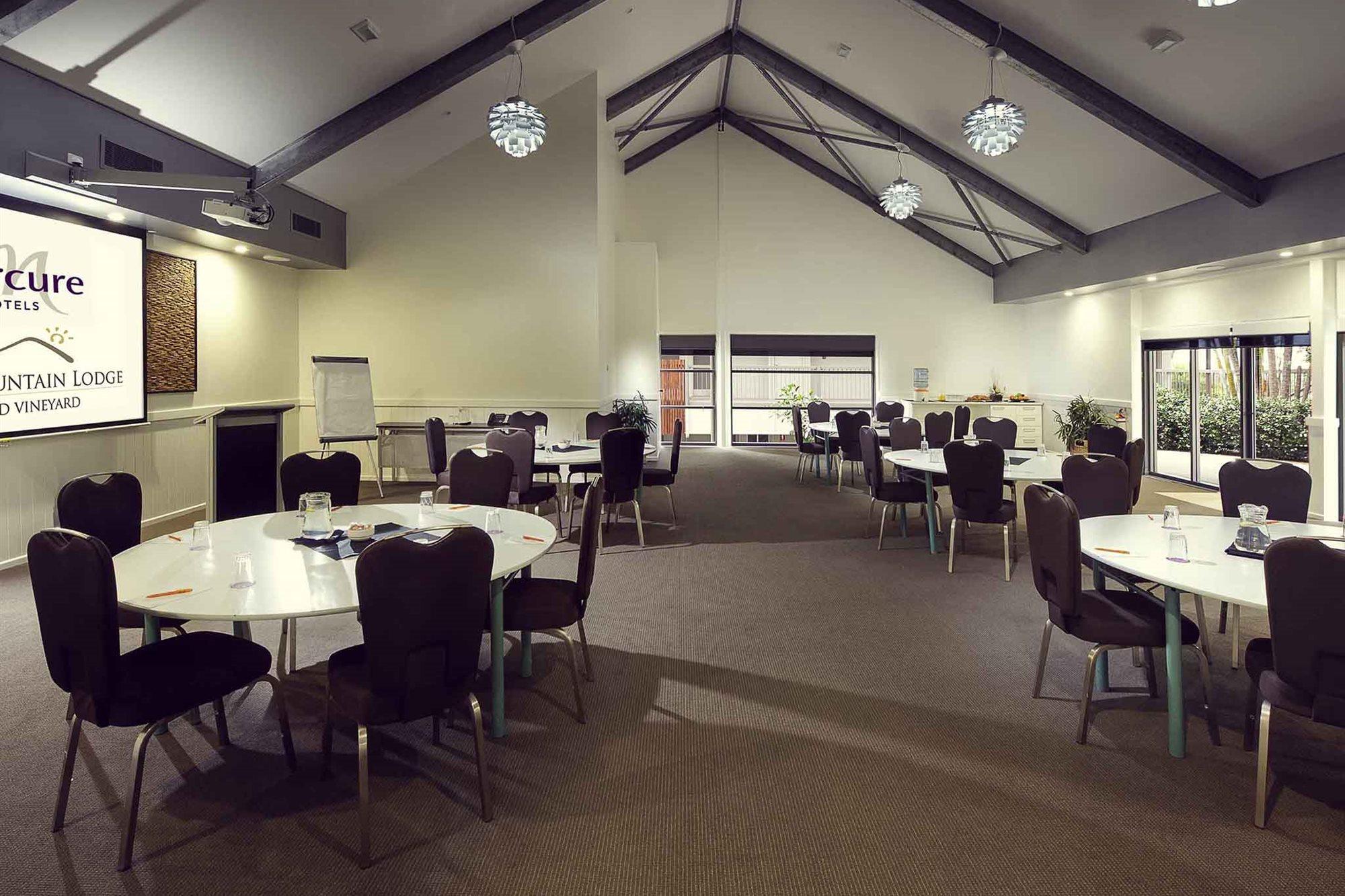 Mercure Clear Mountain Lodge Mount Samson Bagian luar foto