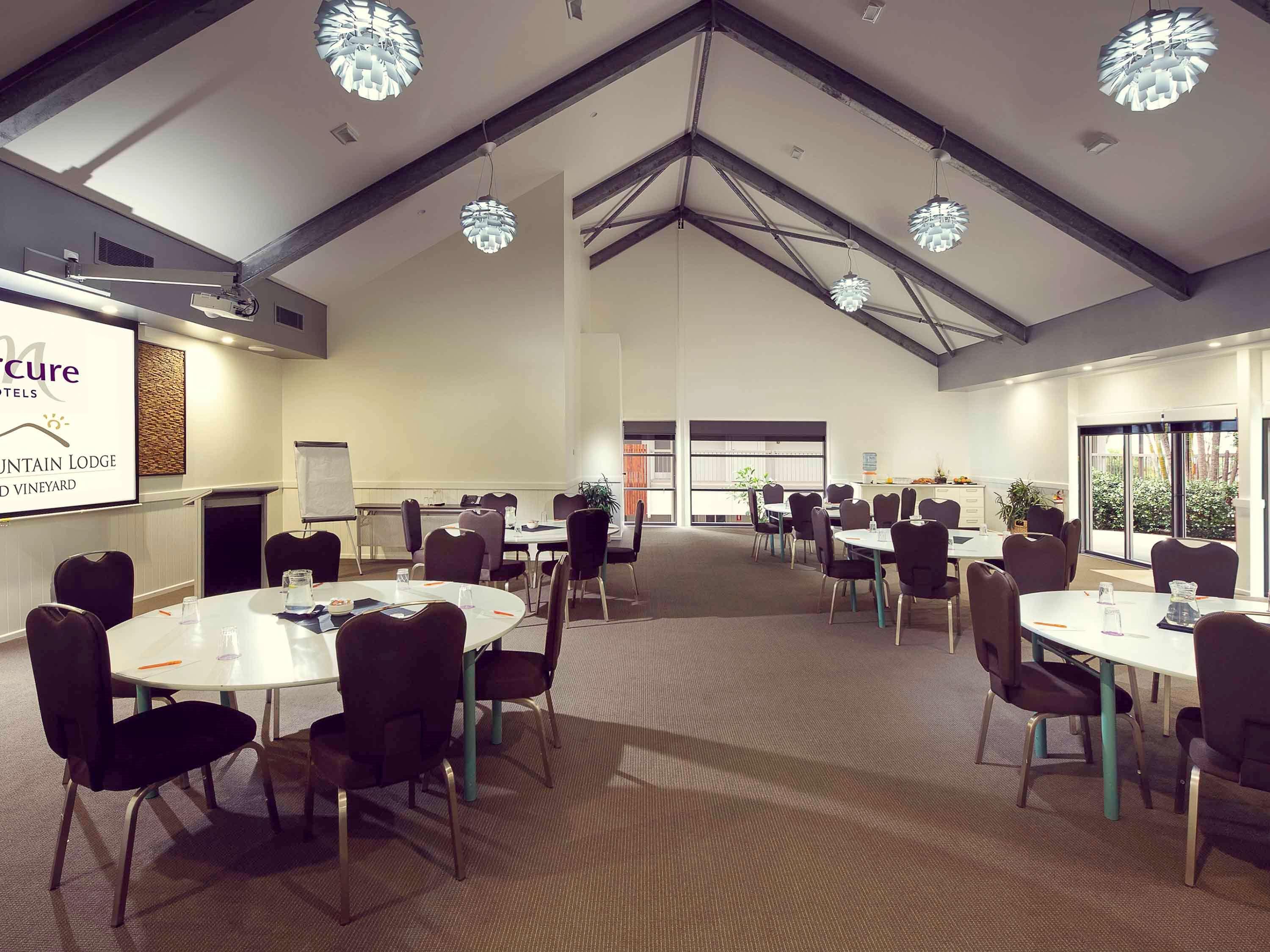 Mercure Clear Mountain Lodge Mount Samson Bagian luar foto
