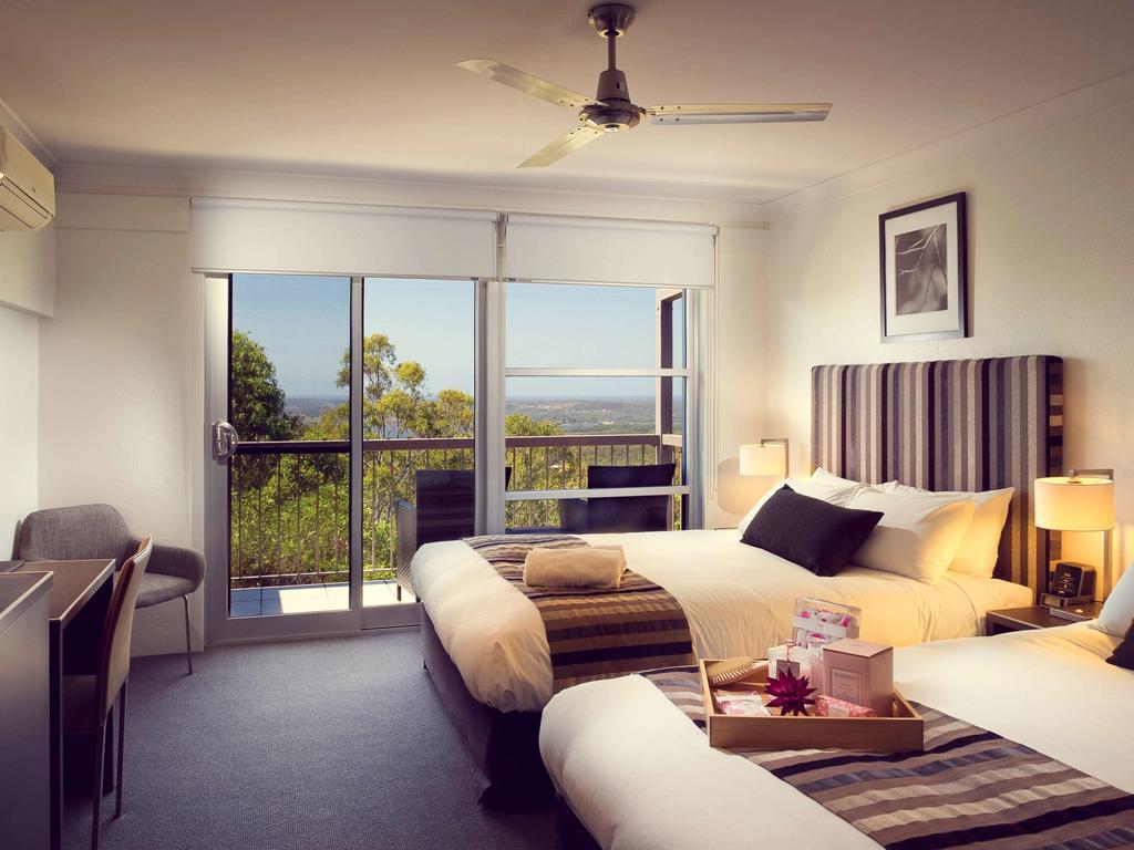Mercure Clear Mountain Lodge Mount Samson Bagian luar foto