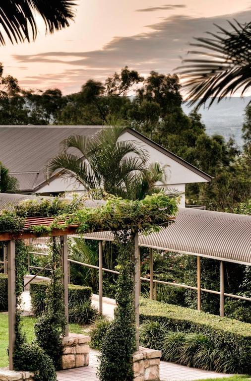 Mercure Clear Mountain Lodge Mount Samson Bagian luar foto